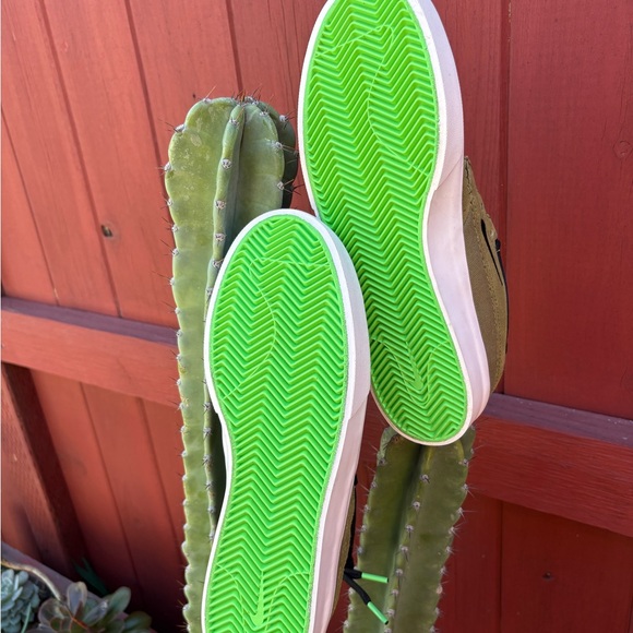 Nike SB Shane O’Neill Suede Sneakers - Picture 6 of 12